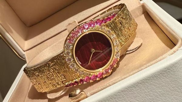 

Ladies' Watch, a Masterpiece of Elegance, Precisely Inheriting to Create Quality Beautifully configured gift box packaging and factory certificate of conformity, Gray