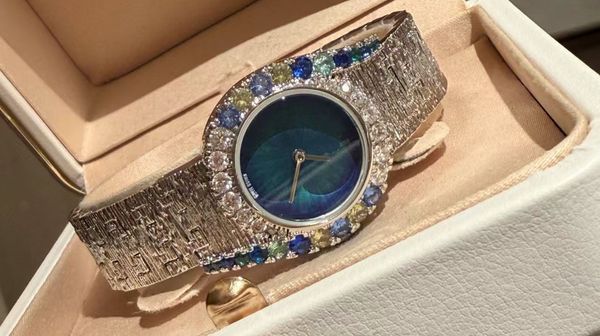 

Exquisite Watch, Exquisite Appearance Showing Style, a Classic Choice on the Wrist Beautifully configured gift box packaging and factory certificate of conformity, Yellow