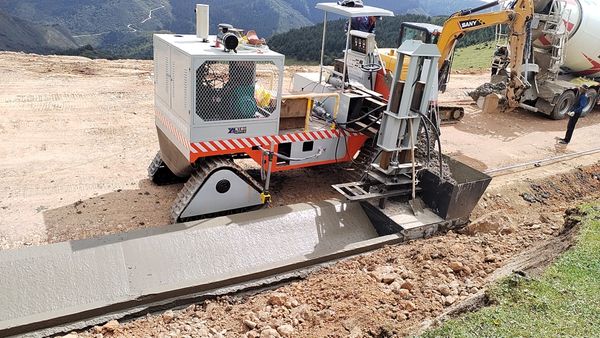 

High-Speed Slipform Curb Paver: Optimizing Budget and Timeline for Highway Projects