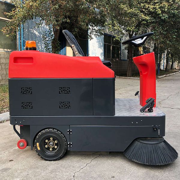 

Economical Ride-On Sweeping Vehicle with Low Maintenance Costs and High Energy Efficiency
