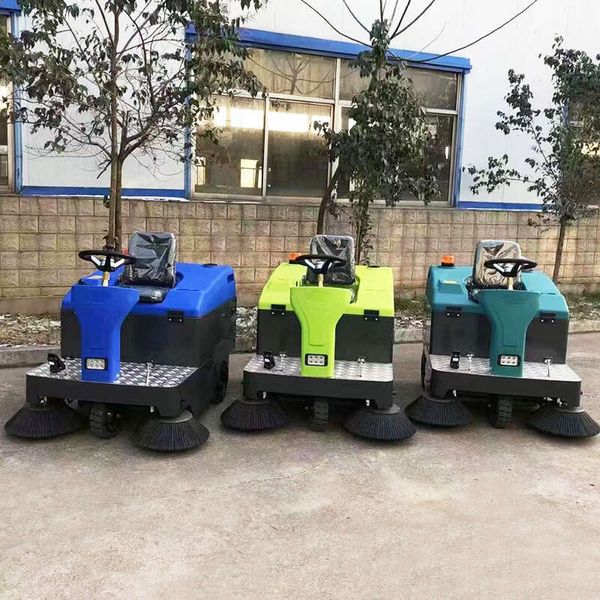 

Compact Ride-On Sweeping Vehicle with High Maneuverability for Narrow Aisles and Crowded Spaces