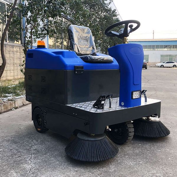 

Ride-On Industrial Sweeper Featuring Quiet Operation for Noise-Sensitive Environments like Hospitals