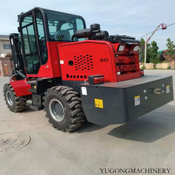 

Outdoor Use Rough Terrain Forklift With Pneumatic Tyres And High Ground Clearance