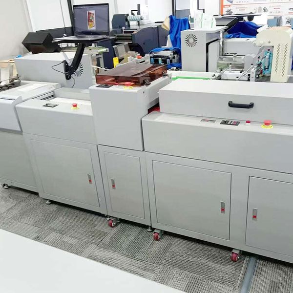 

Automatic Direct To Shape Digital Printer For Printing On Bottles Cylinders And Curved Objects