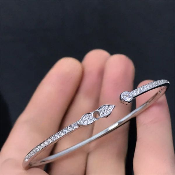 

Bracelet Womens Designer Enamel Letter High Quality Fashion Bracelet Casual Women Wedding Jewelry Gifts