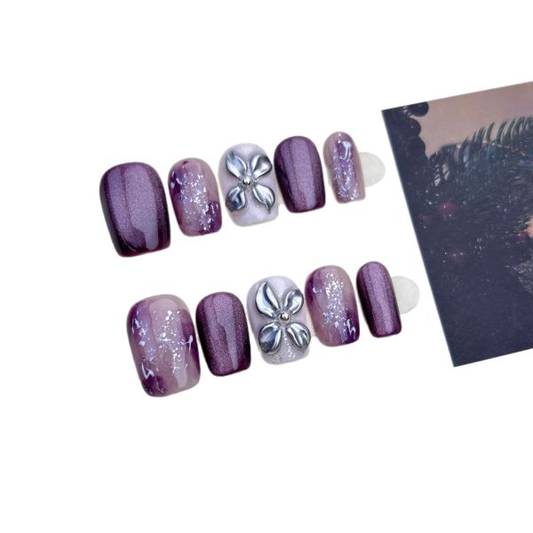 

elegant light luxury necklace featuring unique cat eye design detailed relief