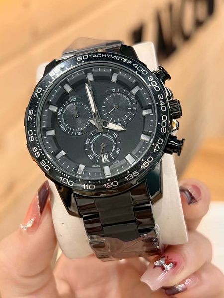 

High-End Watch, A Symbol of Men's Status, Combining Quartz Precision with Fashion and Dynamism, Brown