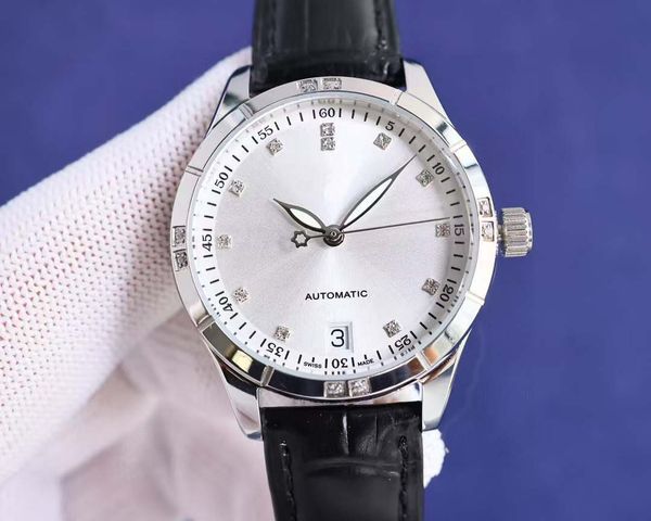 

The precious ladies' wristwatch with excellent quality, featuring a newly designed dial and a richly colored leather strap, Bronze