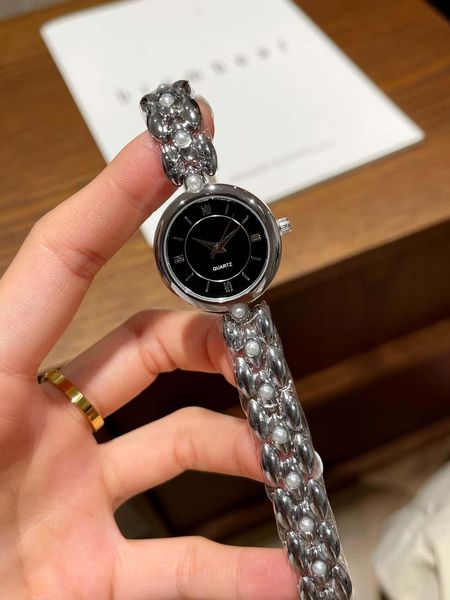 

Luxury Wristwatches: Women's Watches, Exquisite Fashionable with Metal Straps, Beautiful Appearance, Various Styles, Mint green