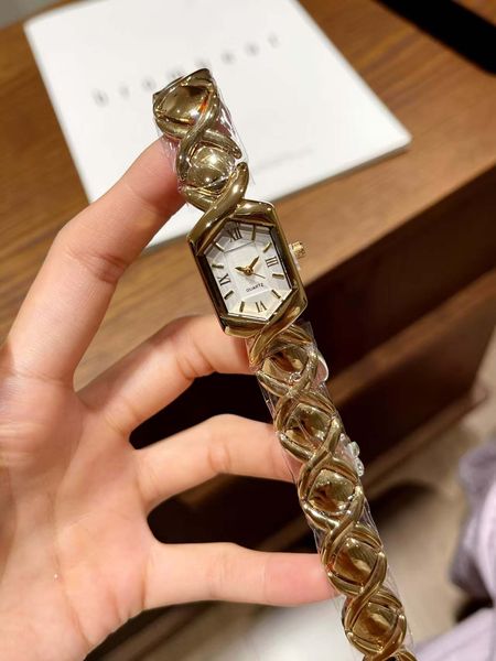 

Fashionable Choice of Women's Watches: Exquisite Luxury Wristwatches with Metal Straps, Beautiful Appearance, Various Styles for Arbitrary Choice, Brown