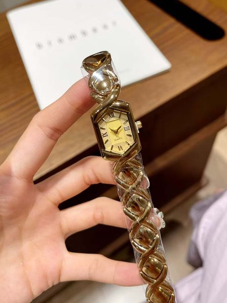 

Appreciation of Luxury Women's Wristwatches: Exquisite Fashionable Women's Watches with Metal Straps, Beautiful Appearance, Various Styles for Arbitrary Choice, Dark navy