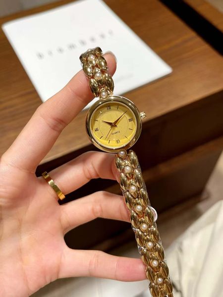 

Women's Watch Selection: Exquisite Fashionable Wristwatches, Luxury Women's Watches with Metal Straps, Beautiful Appearance, Various Styles for Arbitrary Choice, Green