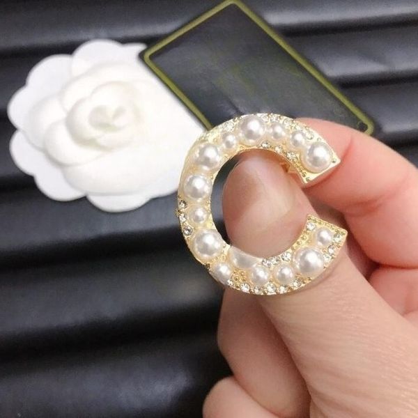 

Luxury Pins Brooches Women Gold Plated Crystal Pearl Rhinestone Brooch Pin Wedding Party Jewelry Womens Accessories Christmas Gifts