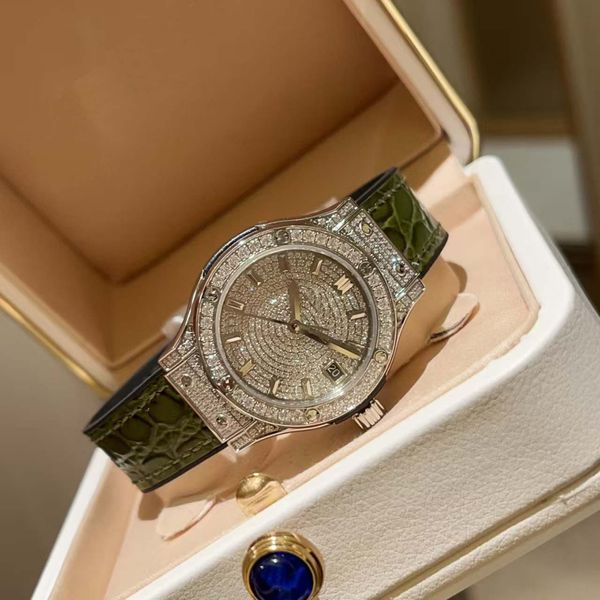 

High-end Quartz Women's Watch Recommendation: Little Cutie Series Ladies' Boutique Watch, Dazzling, Small Gorgeous Round Case Shows Luxury Temperament, Green