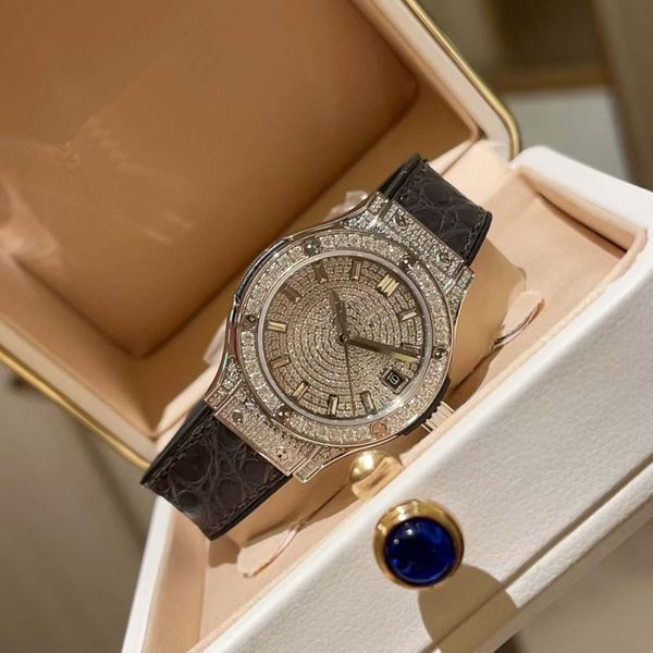 

First Choice for Ladies' High-end Watches: Little Cutie Series Quartz Women's Watch, Dazzling Appearance with Small Gorgeous Round Case, Luxury Fully Shown, Black