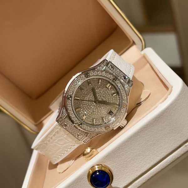 

Boutique Watch New Arrival: Ladies' High-end Little Cutie Series Quartz Women's Watch, Dazzling, Small Gorgeous Round Case Shows Luxury, Quartz Movement Good Quality, Black