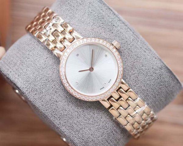 

Cute Series Quartz Women's Watch: A Choice for Ladies' Watches, Dazzling Round Case, Irresistible Luxurious Charm, Taupe