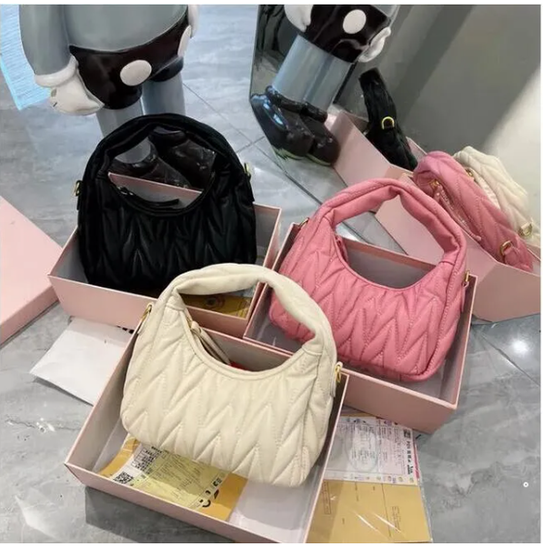 

Designer Totes Women Handbag Letter Shoulder Crossbody Bag Fashion Casual Sheepskin Mini Tote With Box And Fast Shipping, W14