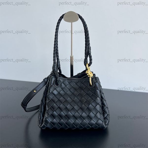 

99A Masterpiece by a top designer: A 100% genuine leather and pure steel hardware casual bag, handbag, or crossbody bag, combining fashion and convenience., Five