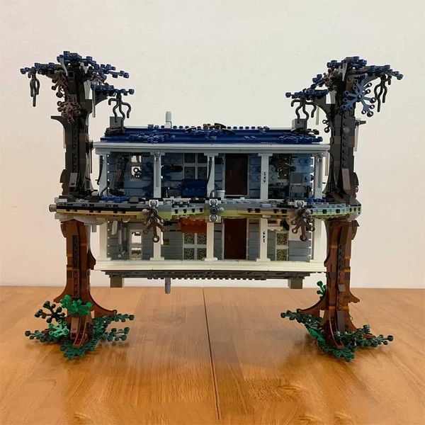 Build Block Set Creative Building Blocks Set: Upside Down Architecture Model Kit For Adults & Kids, 2499 brick Pieces Toy