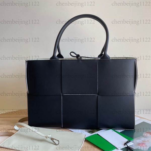 

99A top luxury designer handbags, selected from top-quality genuine leather, high-end pure steel hardware decorated crossbody bags, single-shoulder bags and handbags, Four