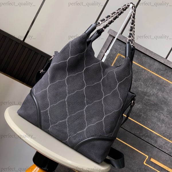 

99A A luxurious stylish choice: A handbag with 100% top-grain leather as the main material, paired with shining pure steel hardware, for a crossbody or shoulder bag design., Two