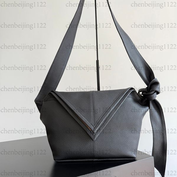 

99A High-end Luxury designer Handbag: Made of 100% imported genuine leather and pure steel hardware, it exudes elegance when worn crossbody, on one shoulder or by hand, Two