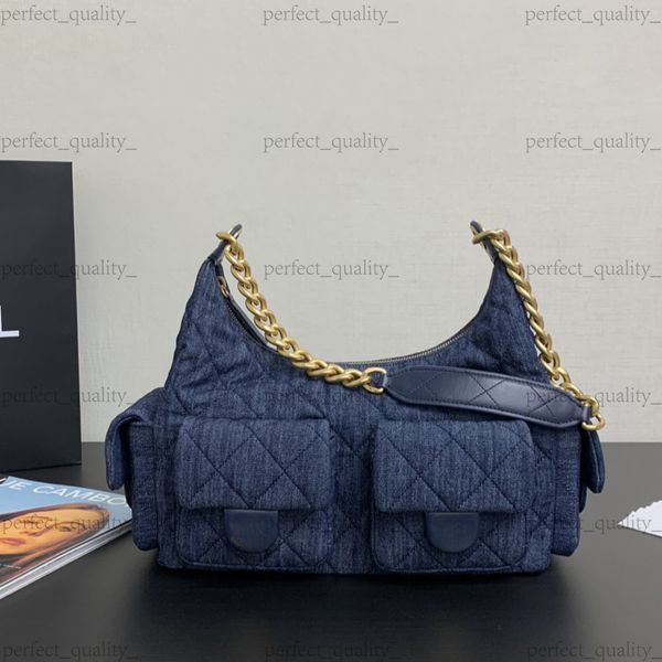 

99A/The essential fashion companion for your travels: A designer handbag made of 100% genuine leather and featuring pure steel hardware, perfect for daily commutes., One