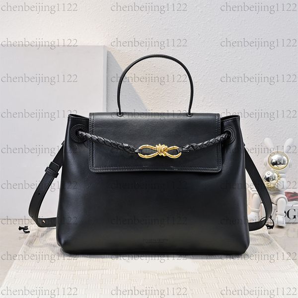 

99A premium luxury designer handbag, made of 100% genuine leather and featuring high-end pure steel hardware. It looks great when worn crossbody, on one shoulder or by hand