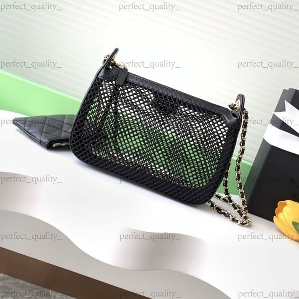 

99A/Using 100% genuine leather as the canvas, and pure steel hardware, this charming hand-held crossbody shoulder bag has been crafted., Two
