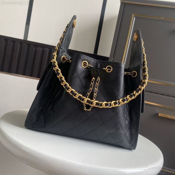 

99A luxurious classic trendy style designer handbag, made of 100% genuine leather and paired with exquisite pure steel hardware, is a crossbody single-shoulder handbag, Two