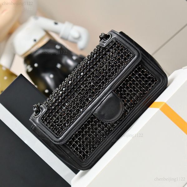 

99A high-quality, luxurious and trendy designer handbag, made of 100% genuine leather and featuring high-end pure steel hardware, is a crossbody single-shoulder handbag, One