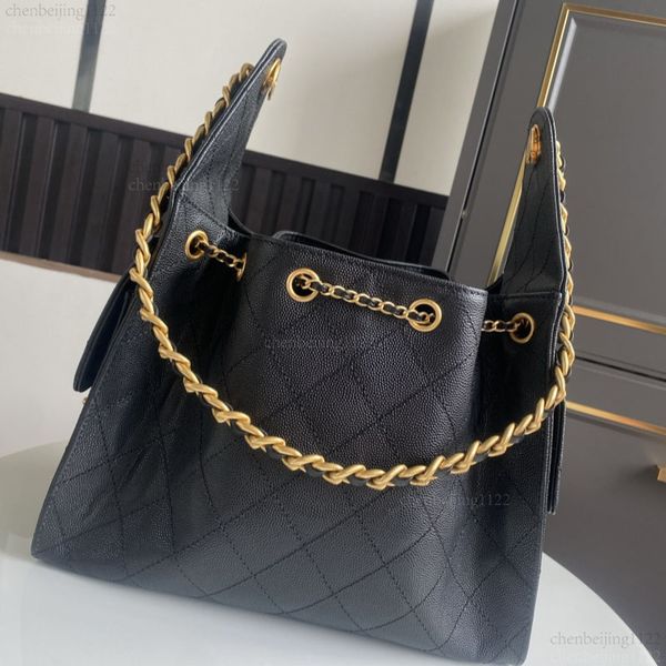 

99A This top designer's fashionable casual leather bag can be carried by hand, crossbody or on one shoulder. The pure steel and hardware details exude an extraordinary, Eight