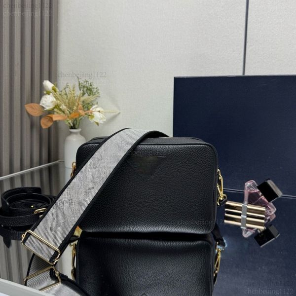 

99A The designer created this stylish and casual leather handbag with a crossbody strap and shoulder strap. The pure steel hardware emits a luxurious and fashionable, One