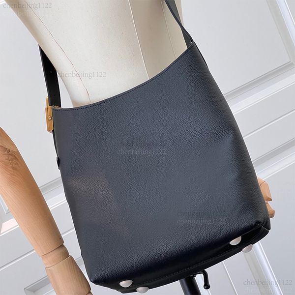 

99A top-level design, 100% genuine leather and pure steel hardware ensures quality. Perfect for fashion and casual wear. Handbags, crossbody bags, shoulder bags., Two