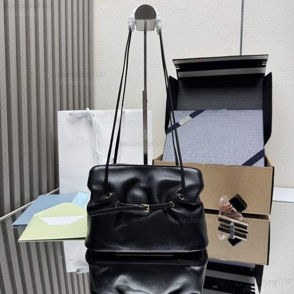 

99A Top designers have devoted their efforts to creating genuine leather hand-held crossbody and shoulder bags. The pure steel hardware exudes luxury and fashion., Four