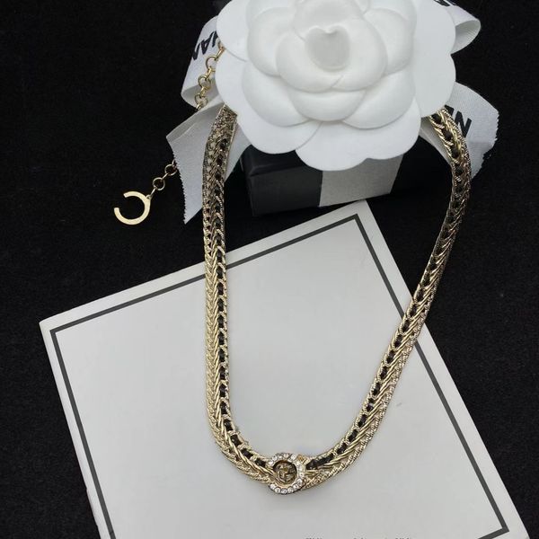 

Necklaces Luxury Designer Jewelry Women Black and White Leather Rope Snake Bone Classic Necklace Snake Necklace Daily Outfit