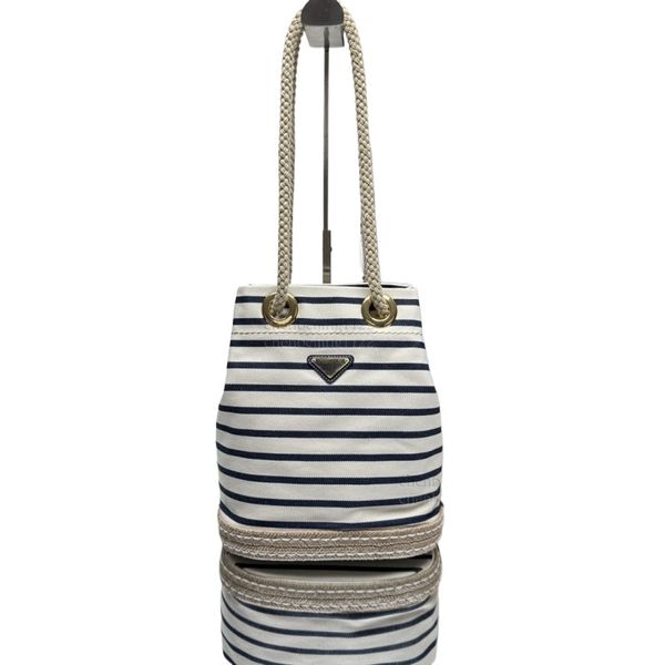 

99A This fashionable and casual leather handbag, designed by a top designer, features pure steel hardware and presents a magnificent blend of luxury and fashion., Two