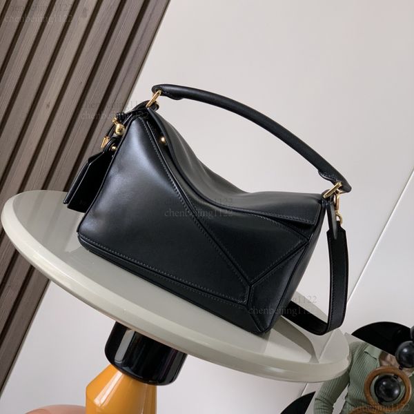 

99A top-level design standard. Leather handbag with a shoulder strap and pure steel hardware enhances the texture, presenting a fashionable and casual style., Two