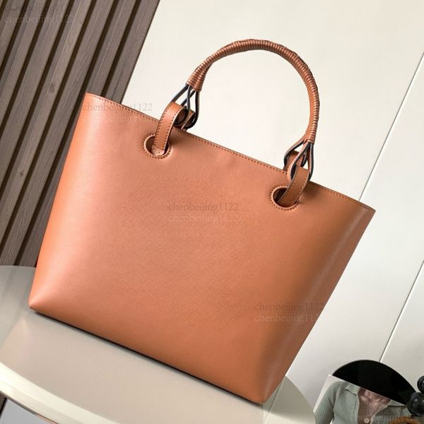 

99A top-notch design crossbody bag with a single shoulder strap, stylish and casual leather bag made of genuine cowhide, with high-quality steel hardware for durability., Two