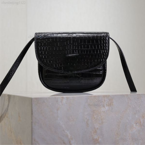 

This 99A portable crossbody bag features the creativity of a top designer. It is crafted from crocodile-patterned calfskin leather, ensuring excellent quality., Two