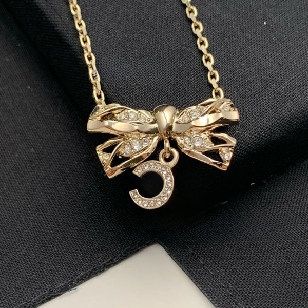 

High Quality Crystal Pearl Chains Necklaces Jewelry Heart Real Gold Brass Copper Stamp Letter Women's Sweater Necklace Chain Pendants Necklaces