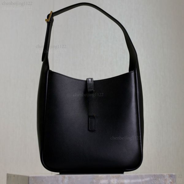 

99A Premium Quality Designer Bag, with imported sheepskin material, sets a high-quality tone for it. It is extremely fashionable and has sufficient capacity., Four