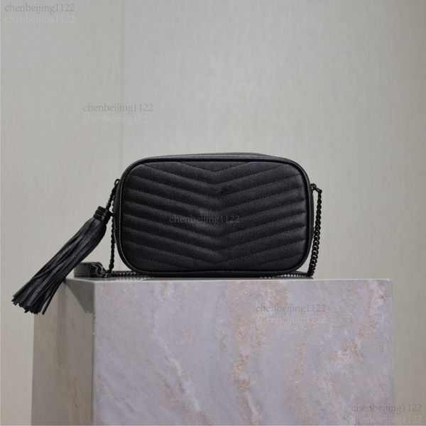 

The 99A bag, designed by top designers, is made of imported sheepskin. It can be carried by hand or worn as a cross-body bag, and both styles can showcase unique style., Two