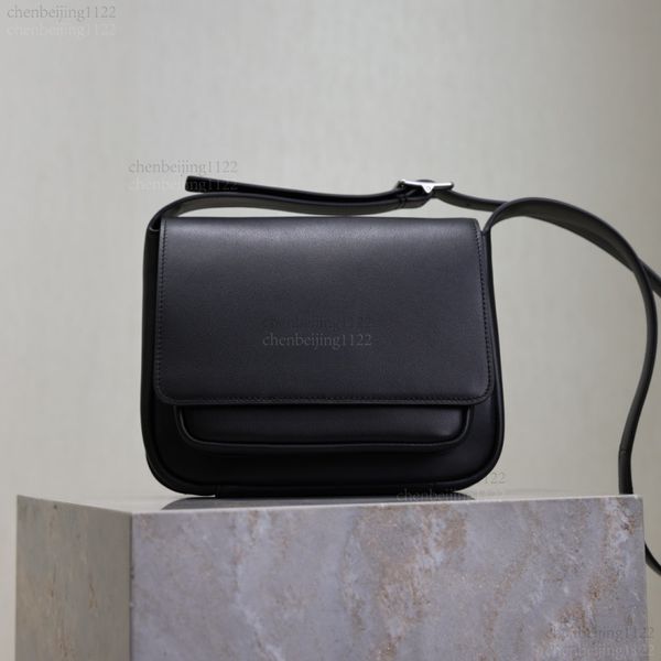 

99A Quality bags, meticulously crafted by top designers, are made of imported full-grain leather, featuring a fashionable and casual style with enhanced texture., Four