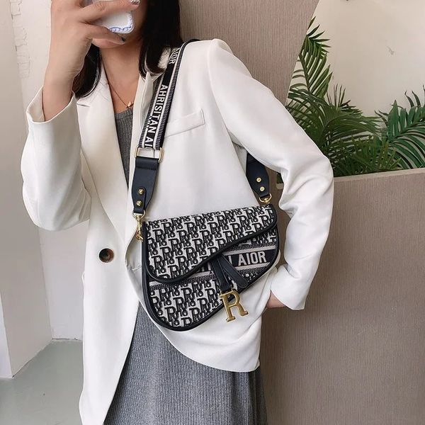 

Designer New Best Fashion bag Shoulder Bag Crossbody Purse Designer 2025 New backpack with wide shoulder strap novel niche design fashionable and Western-style bag, Grey