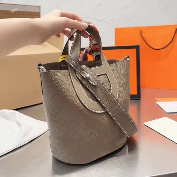 

Ladies' Fashionable Hand-Held Bucket Bag With Simple Lychee Pattern Single Shoulder Crossbody Bag And Silk Scarf, Bag 22
