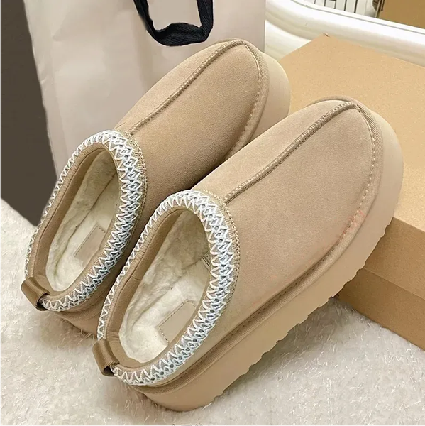 

Designer model sandal High quality classic sandals Summer beach slippers Fashionable sandals for women Multiple colors Non-slip slippers, #4