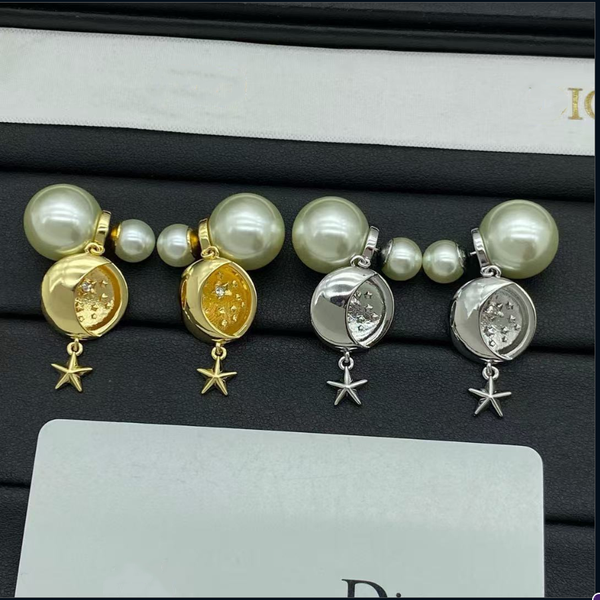 

Elegant Alphabet-Themed Jewelry Collection: Pearled Dazzlers Combined With Sparkling Gems