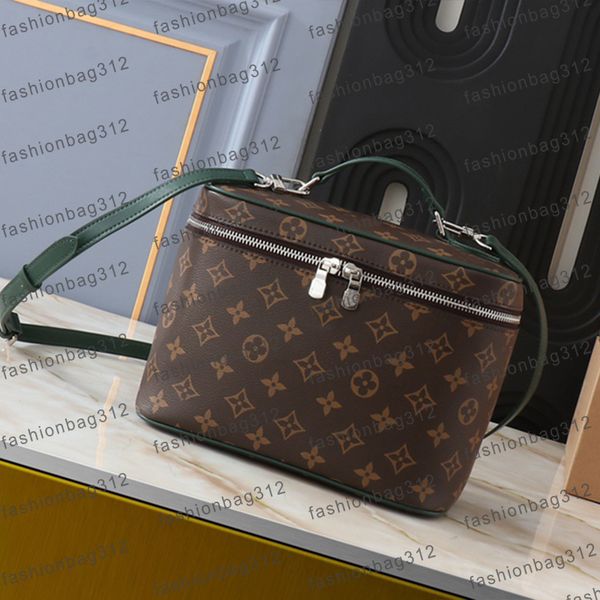 

Designer bags luxury cosmetic bags tote bags unisex toiletry bags travel pouches large-capacity beauty bags crossbody bags shoulder bags purses handbags, Red